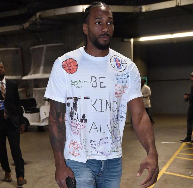 耳杯擦肩而 耳杯擦肩而